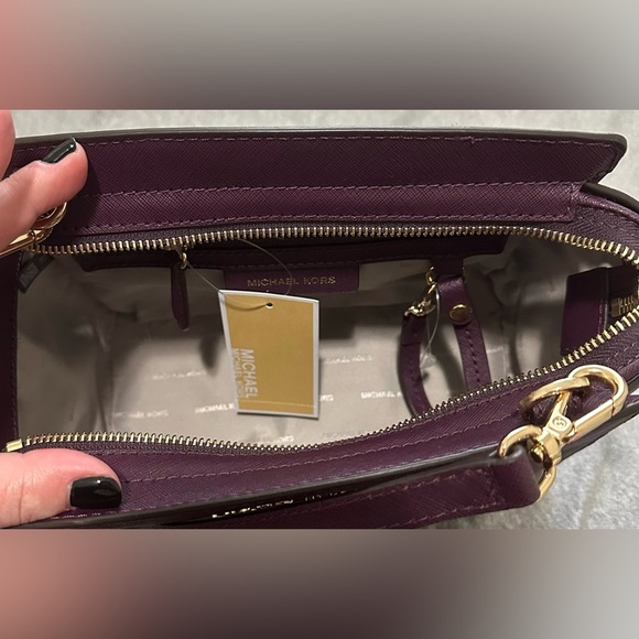 Michael Kors Selma Medium Saffiano Leather Messenger in Purple (Damson) - Picture 4 of 4